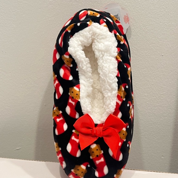 Holiday Fuzzy Slippers - Size 7 - 9.5 - Picture 6 of 8